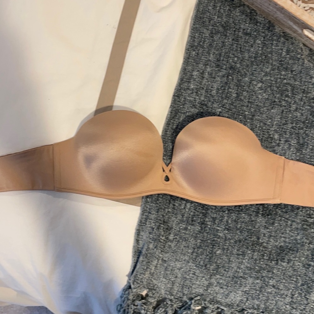 *RARE FIND.Victoria Secret Bombshell Strapless Bra